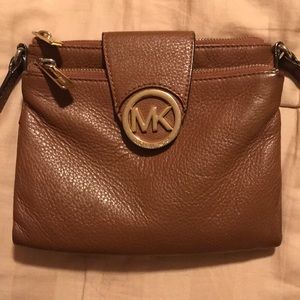💯 Authentic Michael Kors crossbody